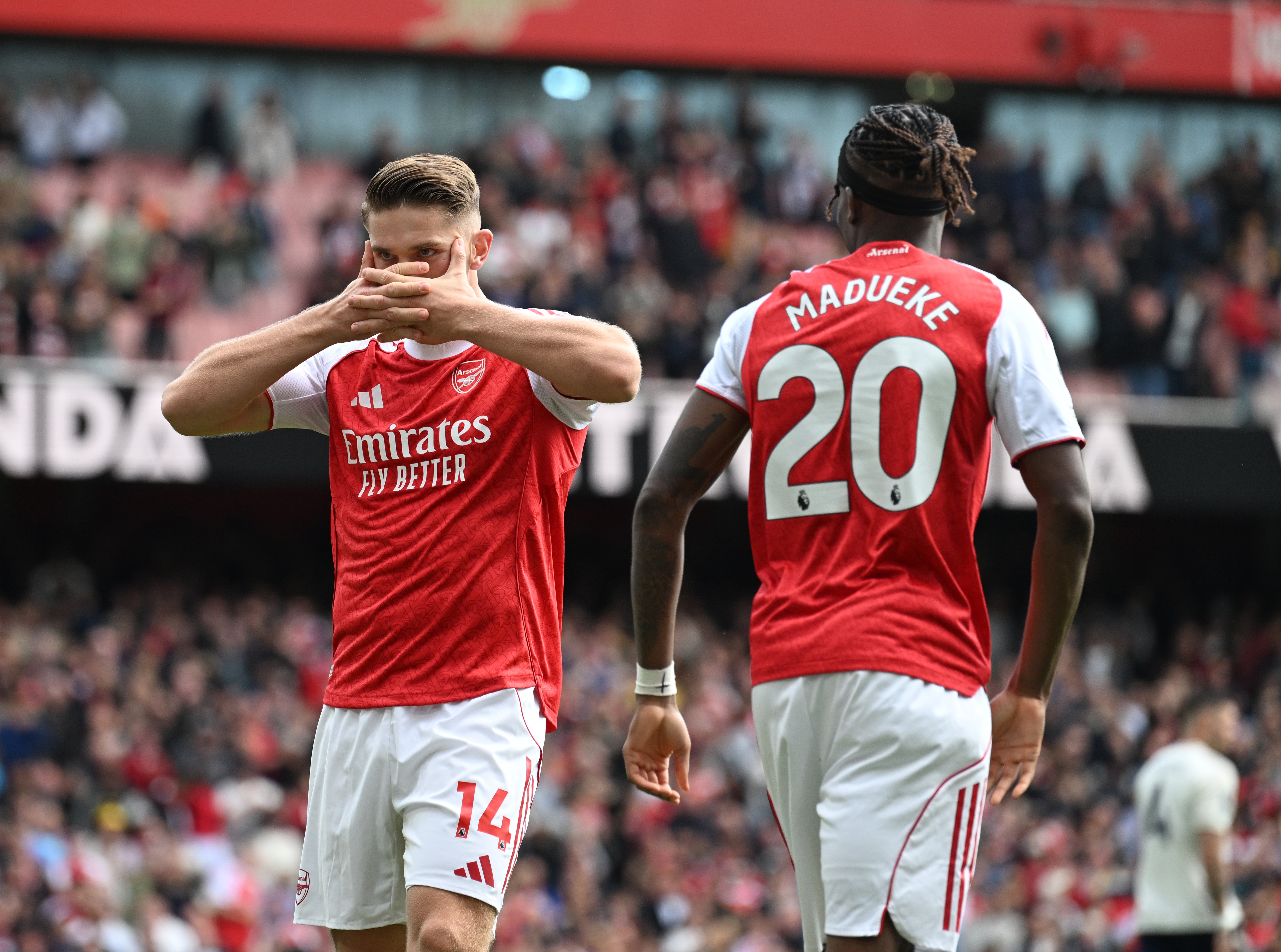 <p>Viktor Gyokeres celebrates scoring the 2nd Arsenal goal with Noni Madueke </p>