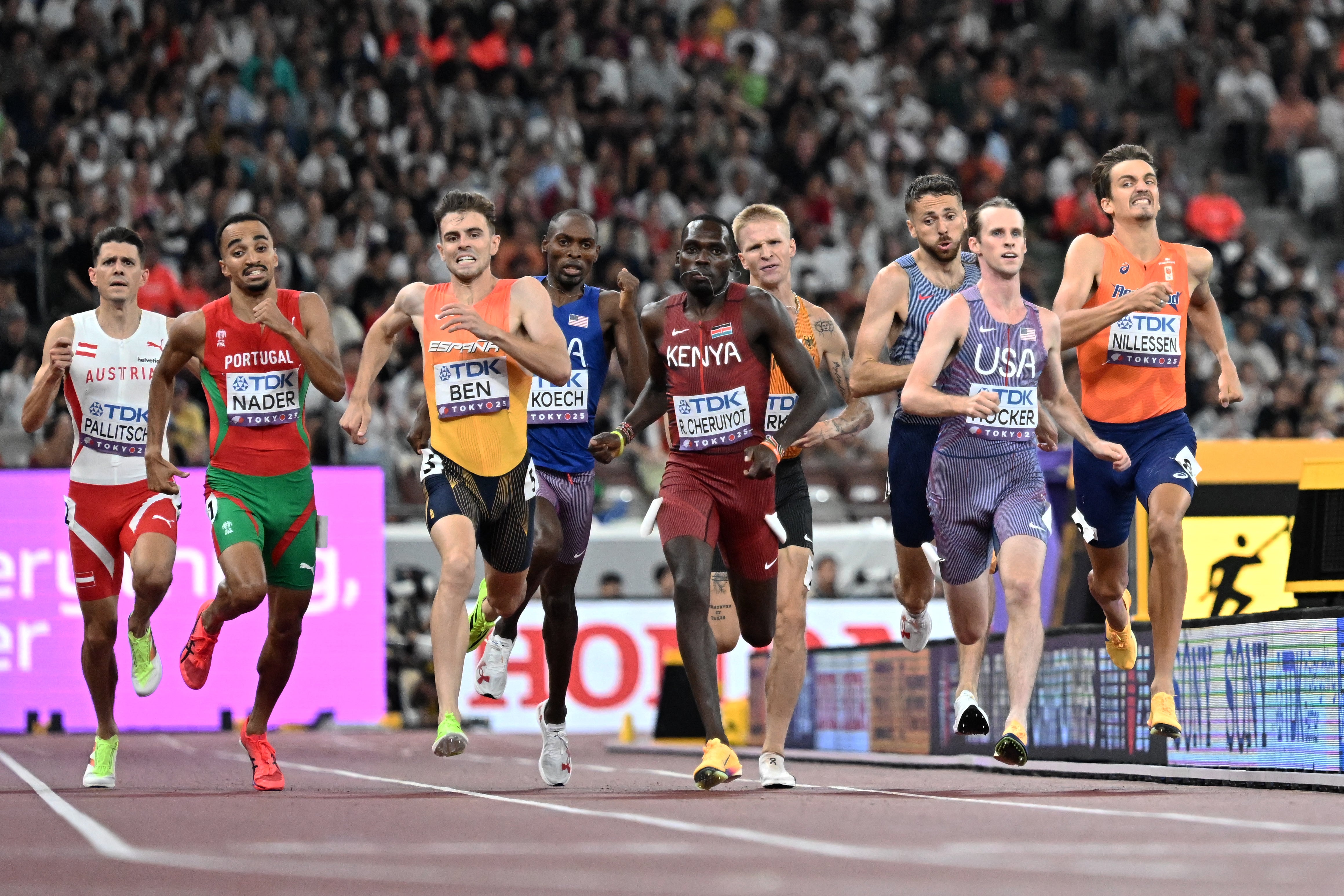 Hocker during the final straight in the 1500m semi-finals