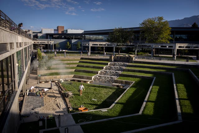 <p>La escena en la Universidad del Valle de Utah, donde Charlie Kirk fue baleado</p>
