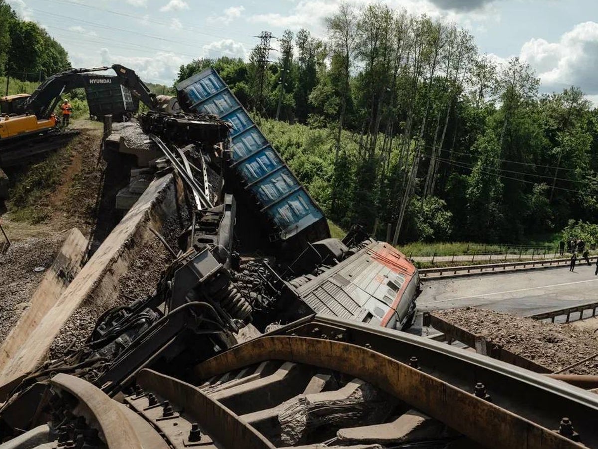 RUSSIA-ACCIDENT-TRANSPORT-RAIL