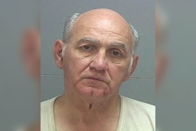 <p>Nuevos documentos policiales que obtuvo el canal de noticias Fox13 revelan cómo el hombre, llamado George Zinn, atrajo la atención de la policía inmediatamente después del tiroteo de Kirk, lo que lo llevó a ser acusado de obstrucción a la justicia</p>