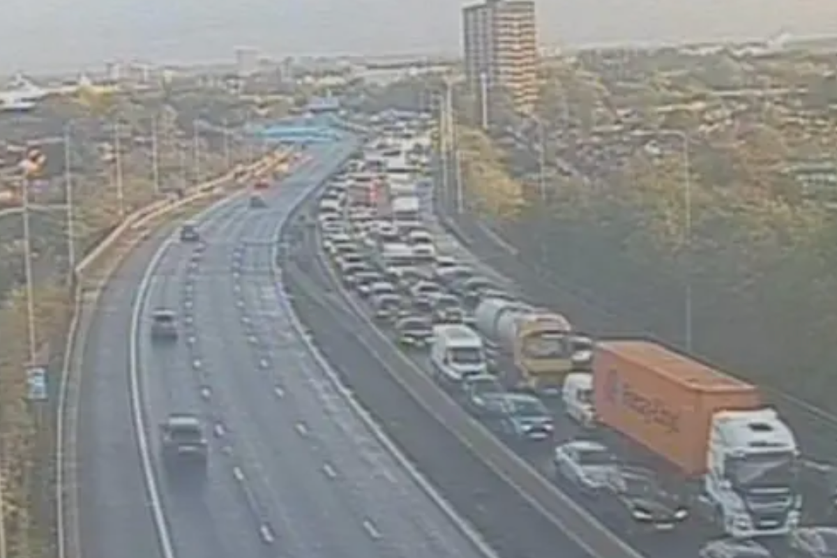 M60 police incident sees motorway delays of up to two hours
