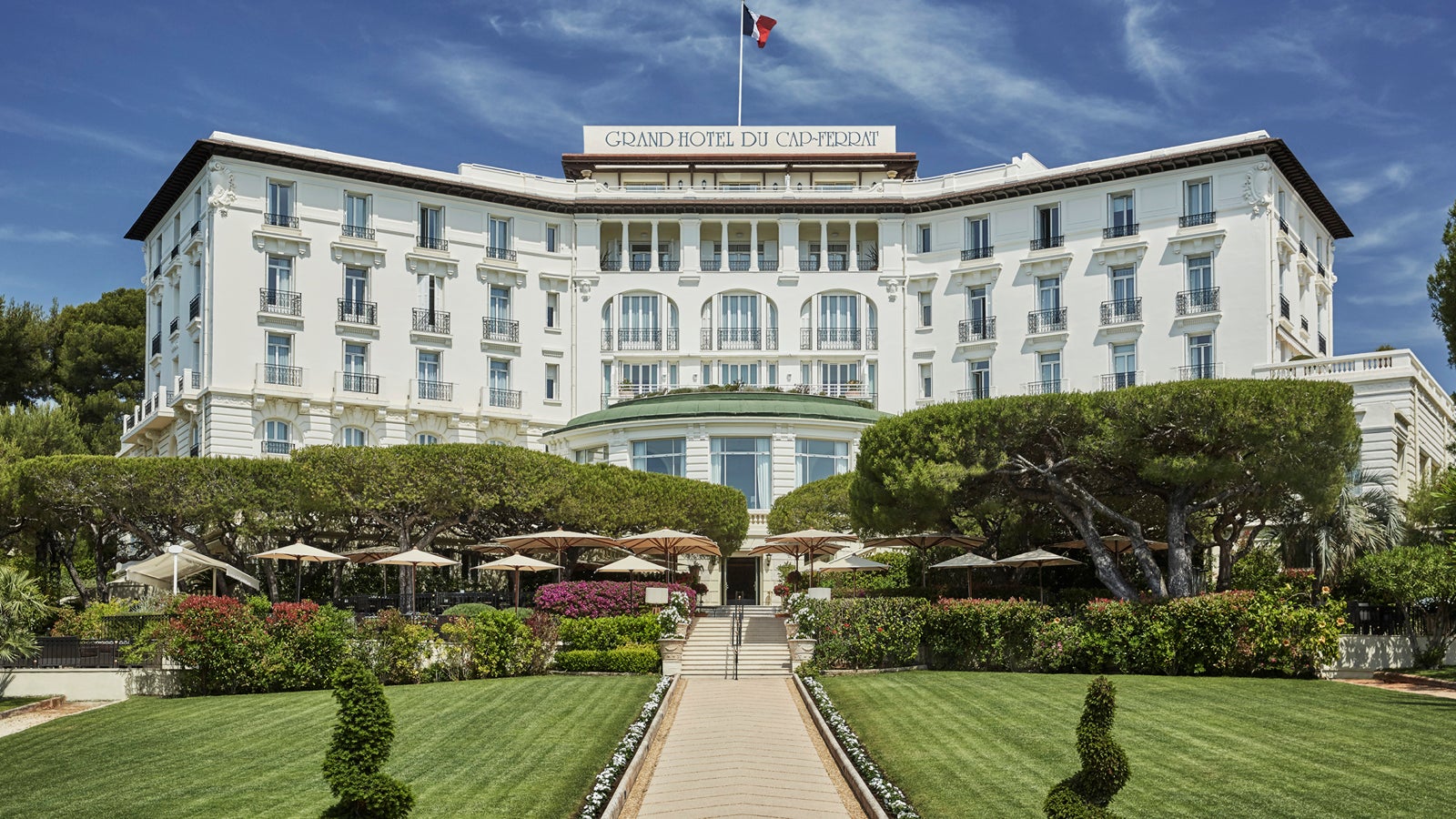 Can the four chapters of Grand Hôtel Cap-Ferrat in Côtes d'Azure in France be the filming place for the Lotus 4 White Series?