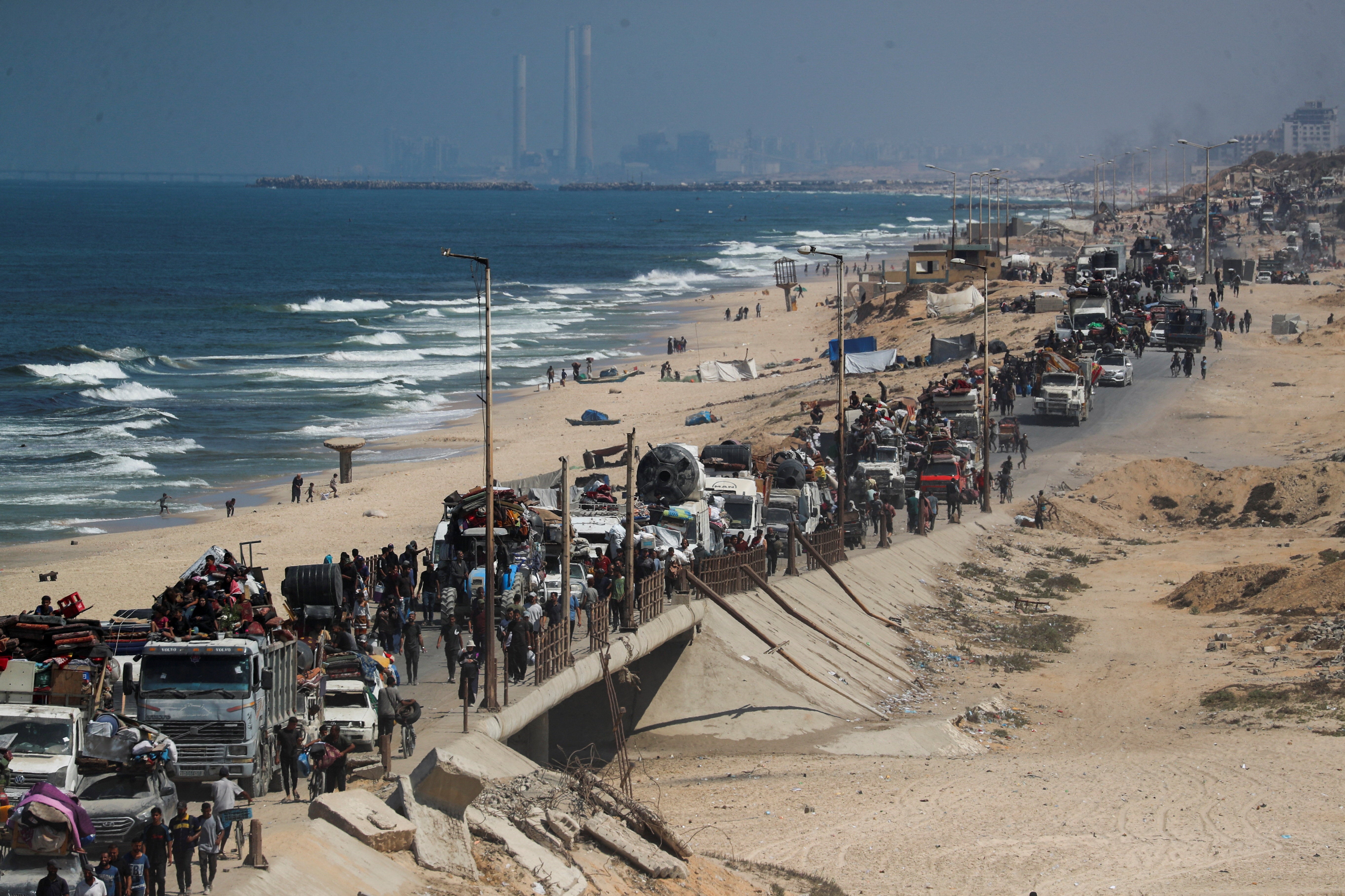Al-Rashid Street borders the Mediterranean Sea
