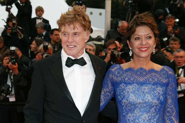<p>Robert Redford tuvo cuatro hijos con su primera esposa, Lola Van Wagenen. Más tarde, en 2009, se casó con la artista Sibylle Szaggars (derecha), quien lo sobrevive</p>