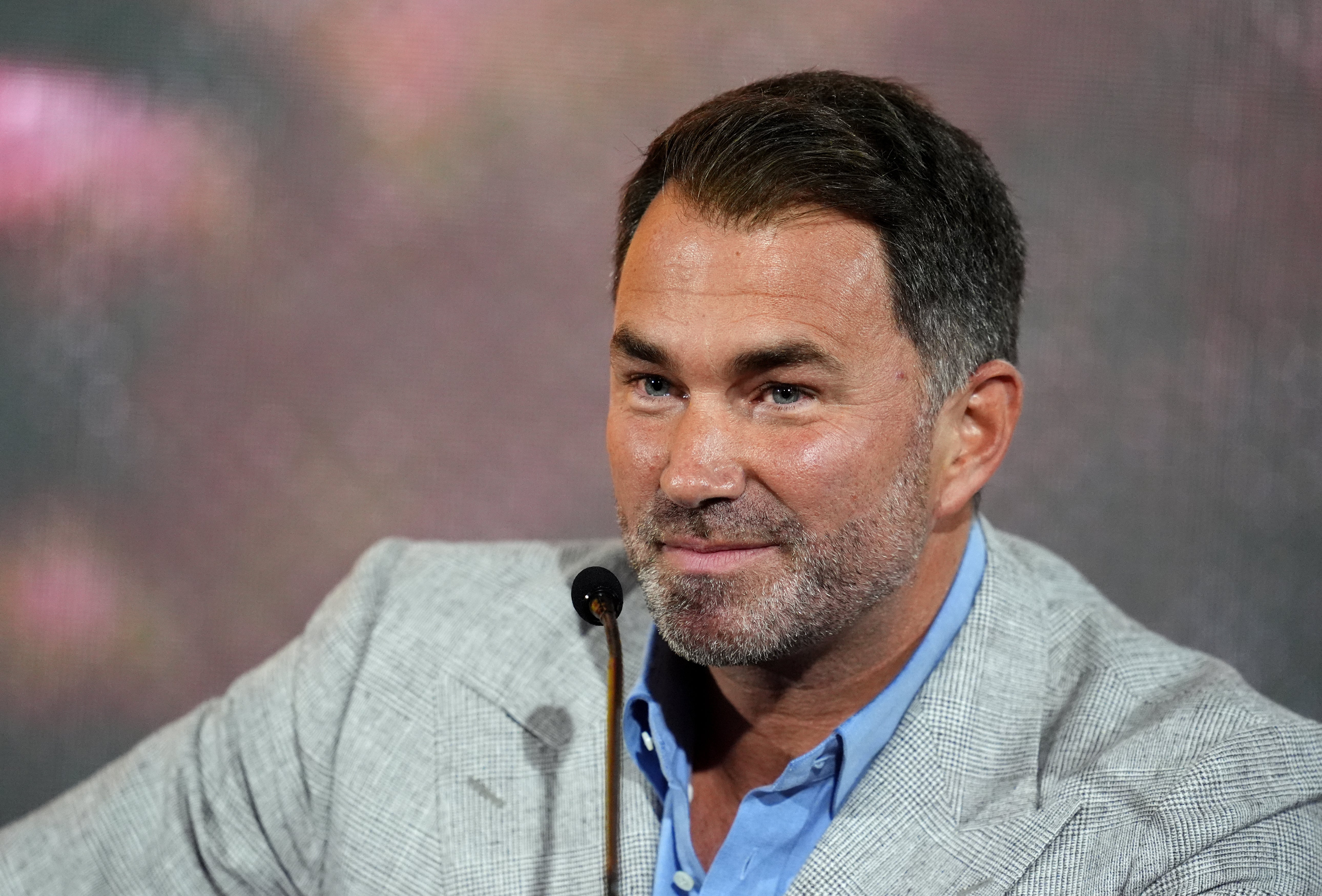 Promotor Eddie Hearn durante una conferencia de prensa