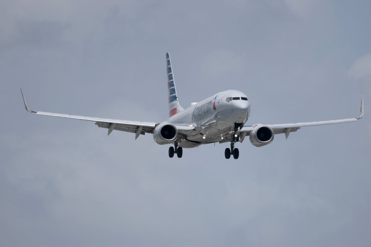 American Airlines passenger duct-taped to seat after midflight meltdown American Airlines passenger duct-taped to seat after midflight meltdown