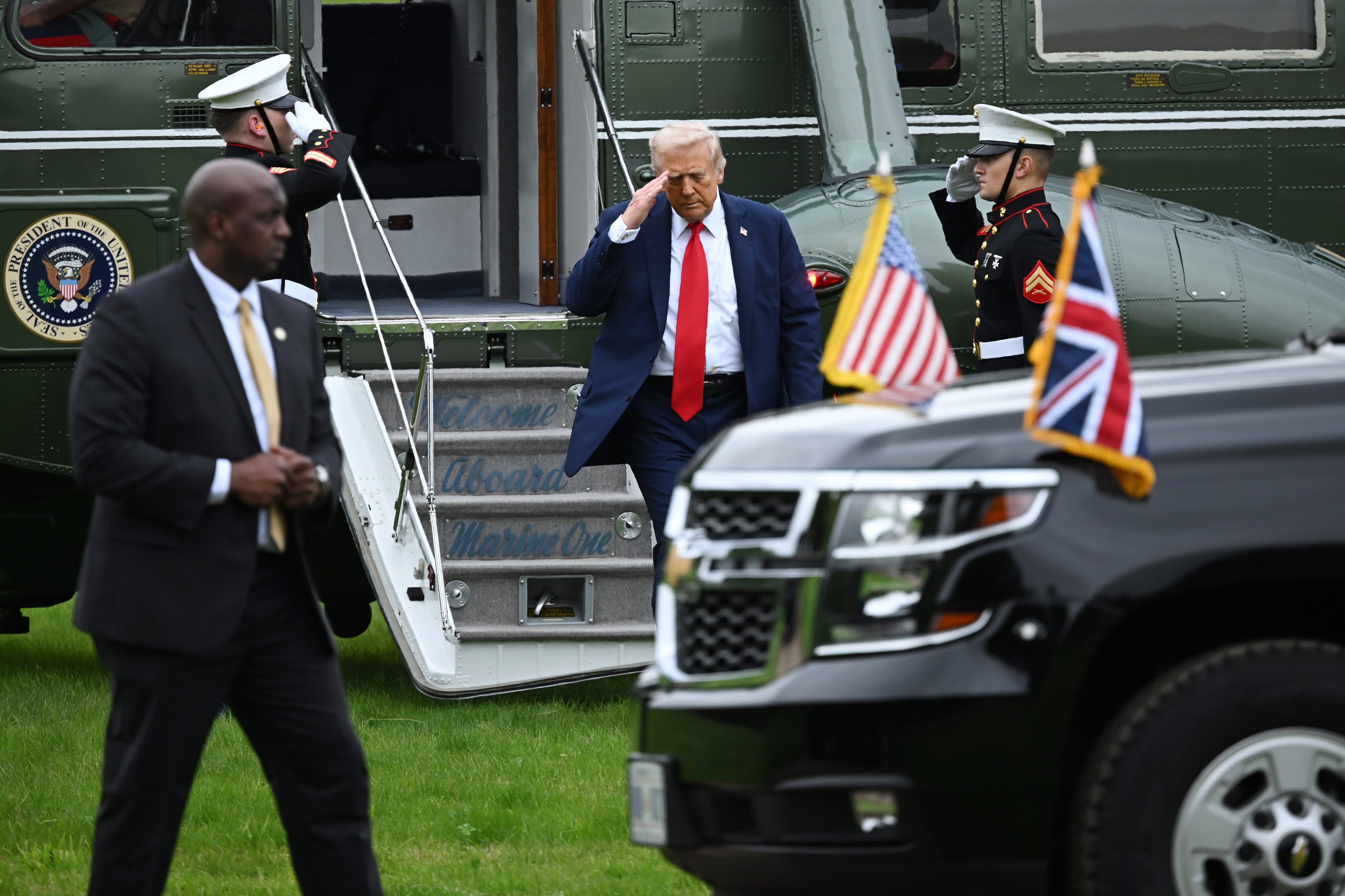 US President Donald Trump arrives by helicopter at Chequers, the country home of the British prime minister