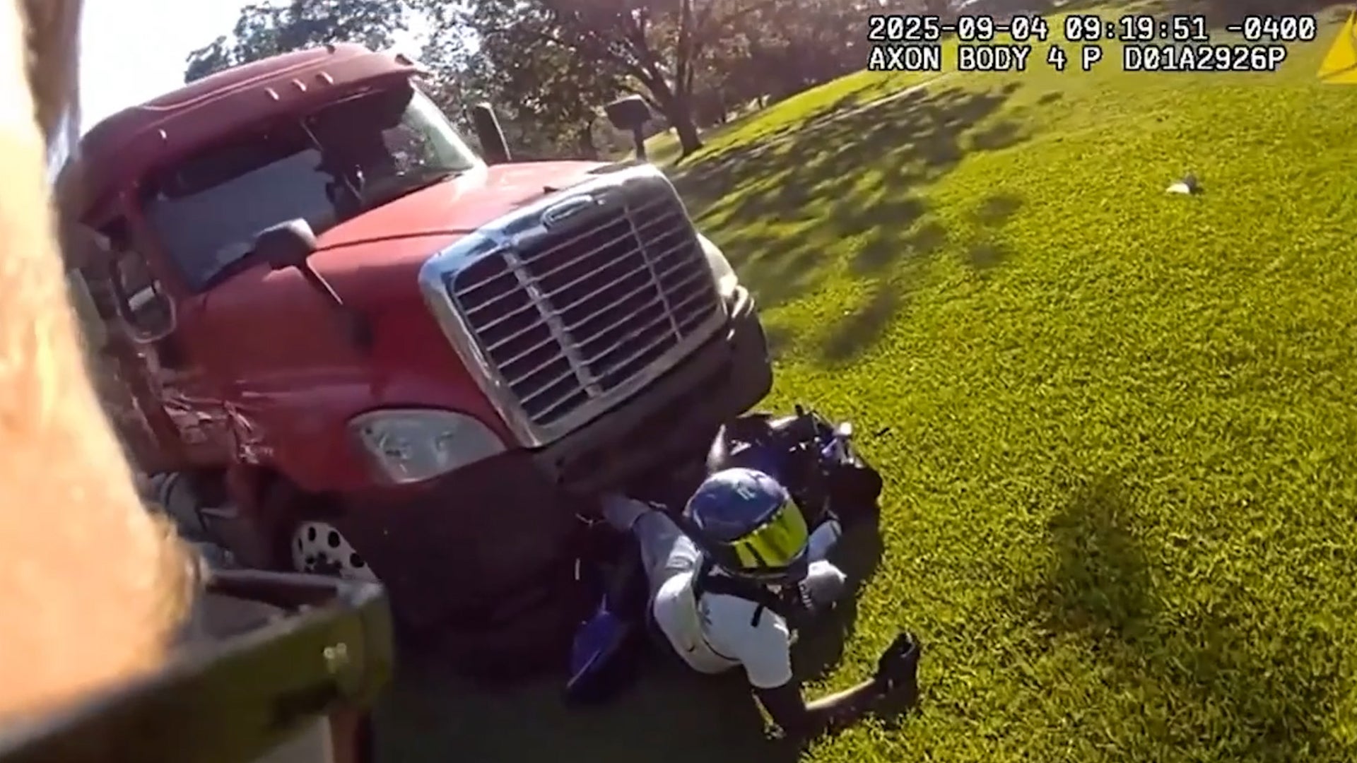 <p>Fleeing suspect gets stuck under semi truck while speeding away from cops</p>