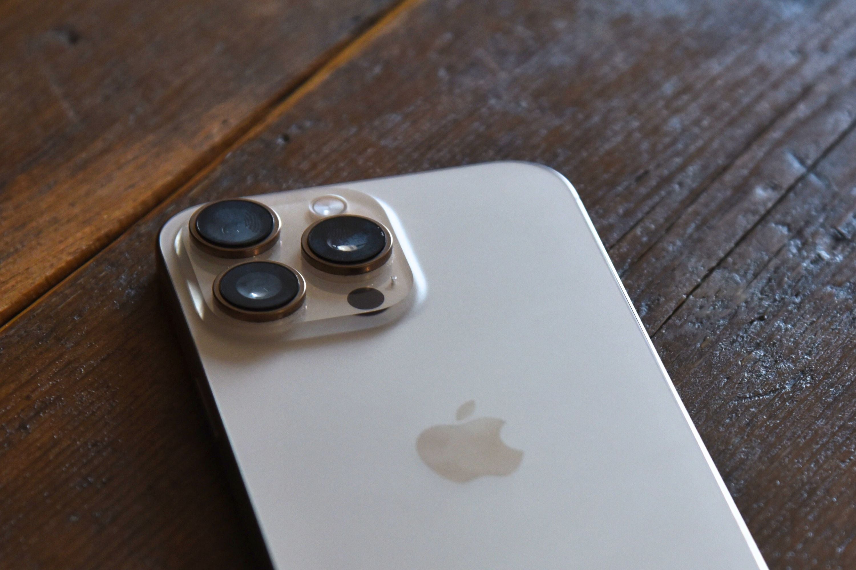 The old iPhone 16 lacks the new 8x zoom