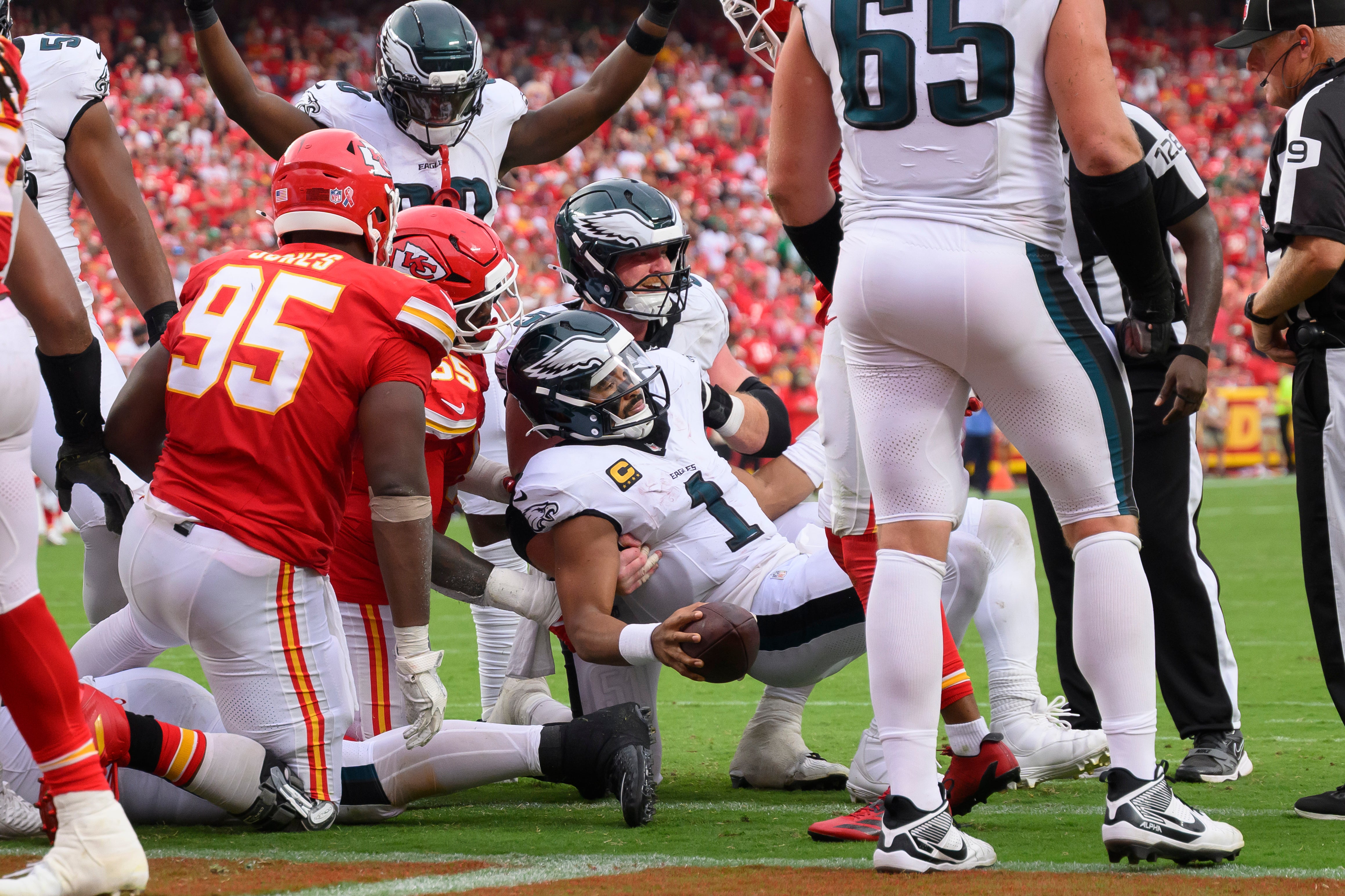 <p>Philadelphia Eagles quarterback Jalen Hurts (1) scored a touchdown on a ‘tush push’ late in the second half against the Kansas City Chiefs on Sunday</p>