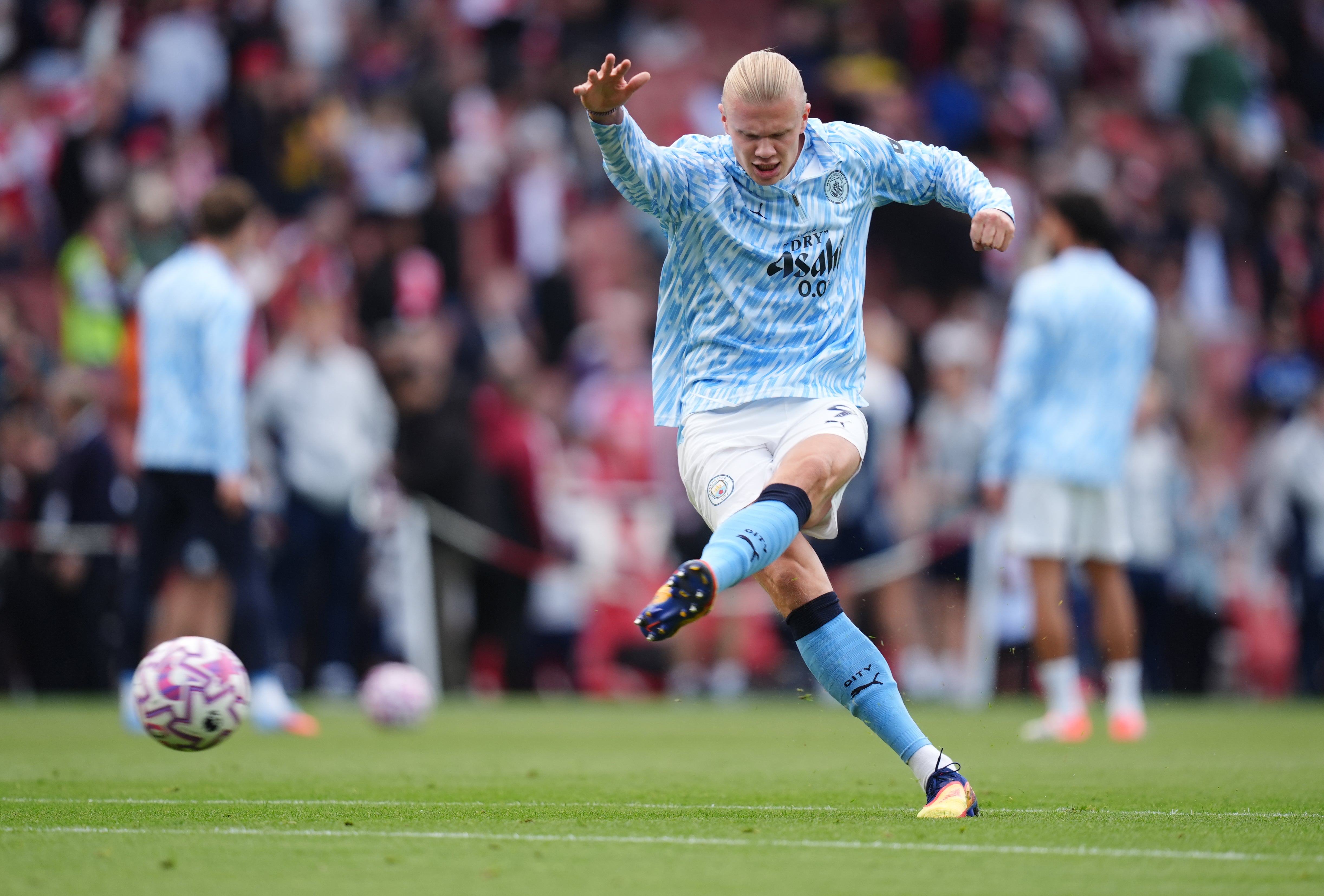 Erling Haaland warms up before kick-off
