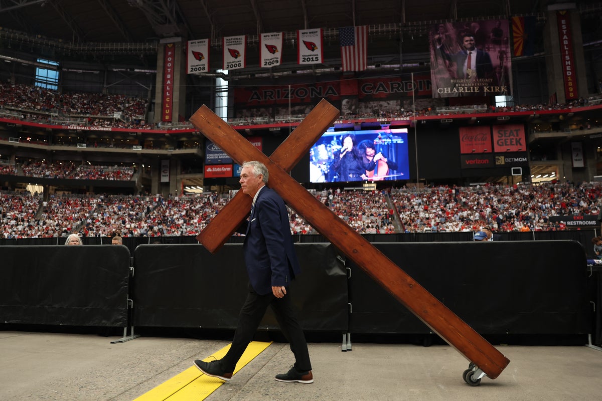 Charlie Kirk’s memorial service draws huge crowds in Arizona as Trump, Vance set to speak: Live updates Charlie Kirk’s memorial service draws huge crowds in Arizona as Trump, Vance set to speak: Live updates