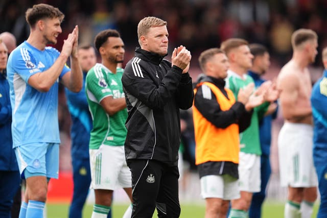 <p>Eddie Howe applauds the fans after Newcastle’s tepid draw at Bournemouth</p>