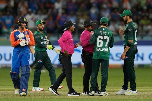 <p>Umpires mediate between India's players Abhishek Sharma, Shubman Gill and Pakistani players Pakistan's Haris Rauf, Pakistan's Mohammad Nawaz during the Asia Cup cricket match between India and Pakistan</p>