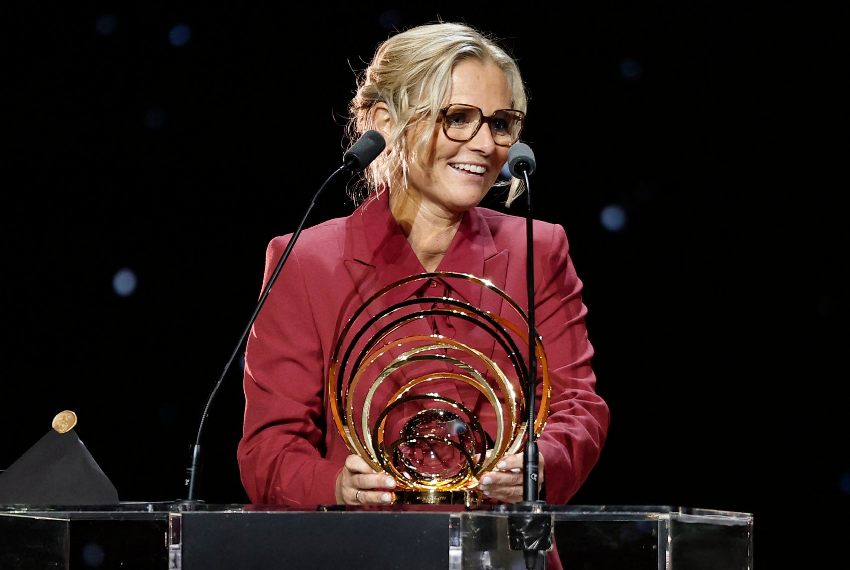 Sarina Wiegman vyhrala Johan Cruyff Trophy v Ballon D'Or