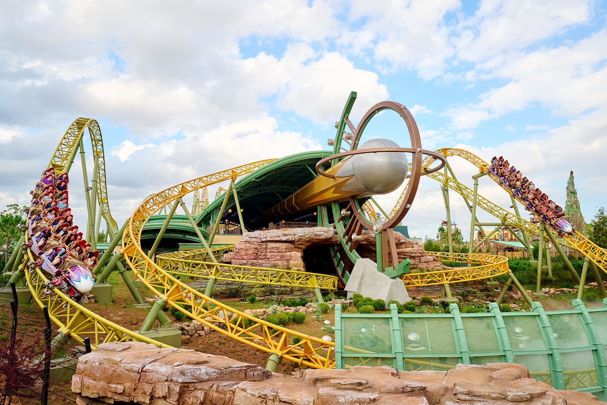 After a man’s death on a Universal roller coaster... how safe are theme park rides?