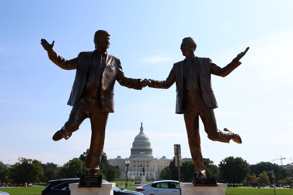 https://static.independent.co.uk/2025/09/23/17/02/Statue-Of-Donald-Trump-And-Jeffrey-Epstein-Holding-Hands-Appears-On-National-Mall-uofw36qf.jpeg?width=1200&height=800&crop=1200:800