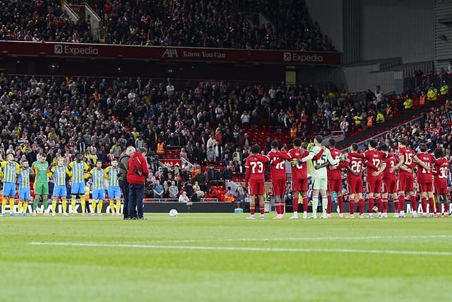 Liverpool and Southampton players line up for a minute’s silence in memory of Matt Beard (Peter Byrne/PA)
