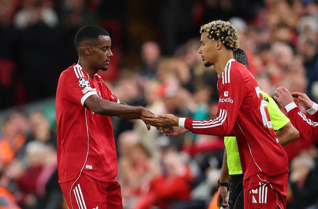 <p>Alexander Isak and Hugo Ekitike endured contrasting evenings against Southampton</p>