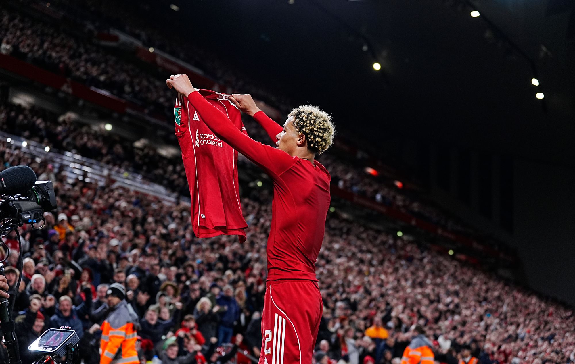 Hugo Ekitike anotó el ganador de Liverpool y se quitó la camisa en celebración