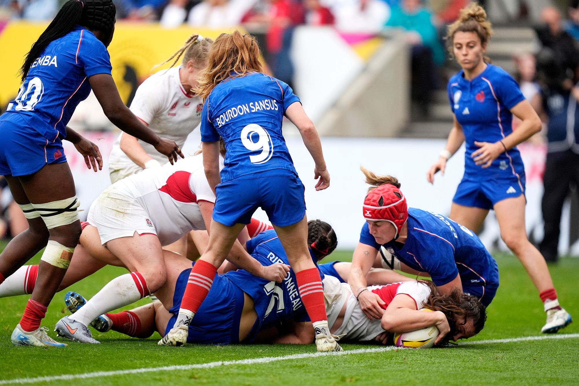 Abbie Ward anotó en el éxito semifinal de Inglaterra contra Francia