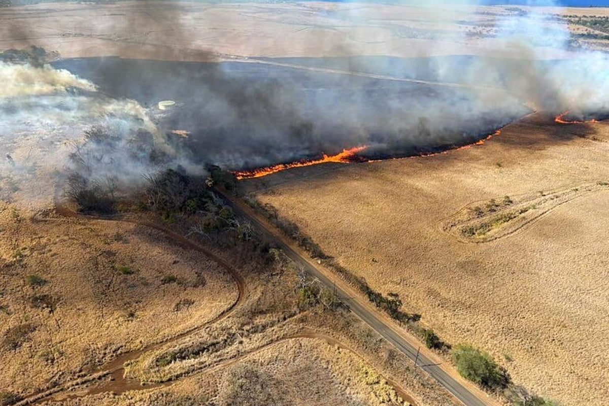 Holiday hotspot issued ‘dangerous threat’ warning as wildfire rages