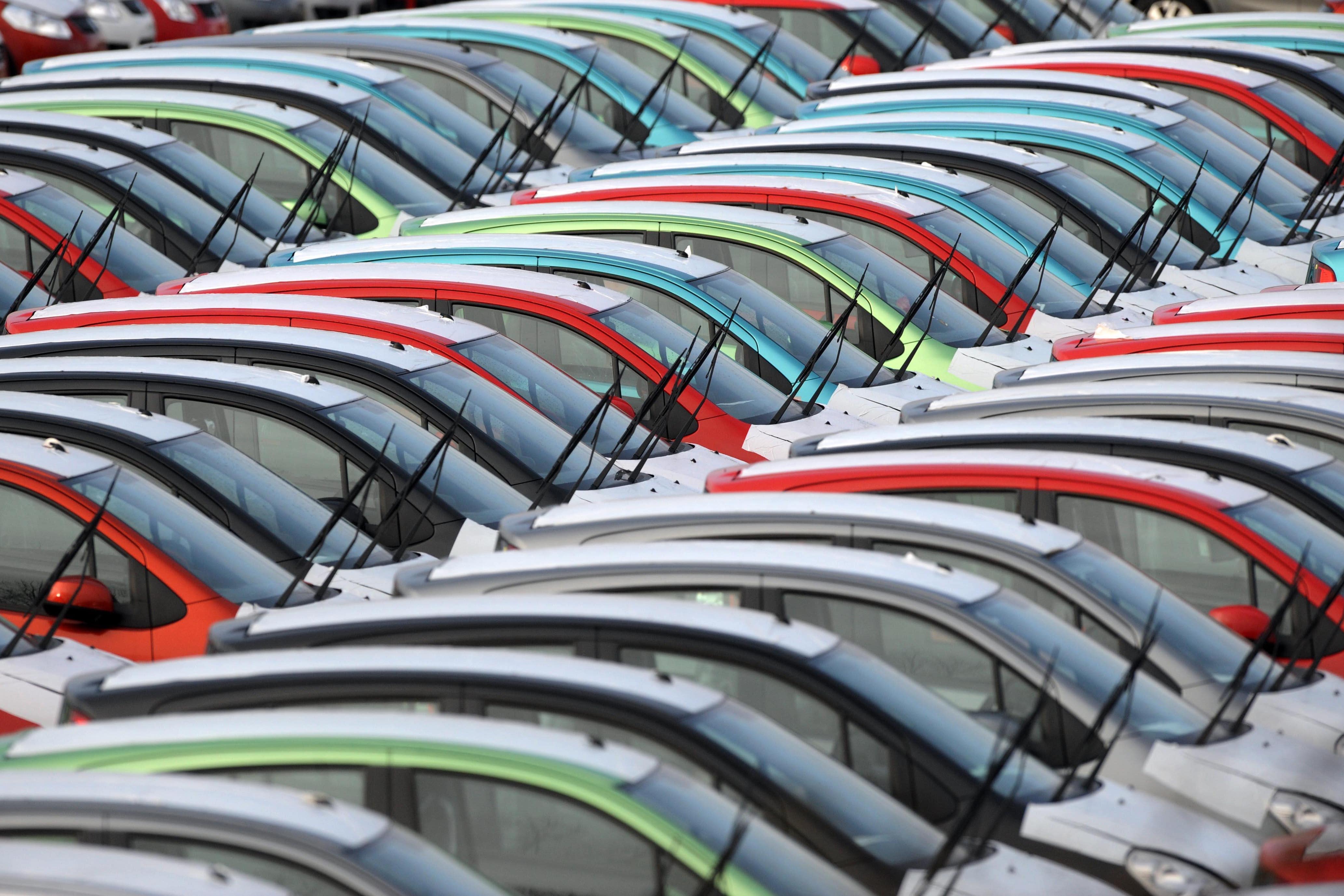 Americans are falling behind on their car loans, which is a trend which often occurs before a financial crash