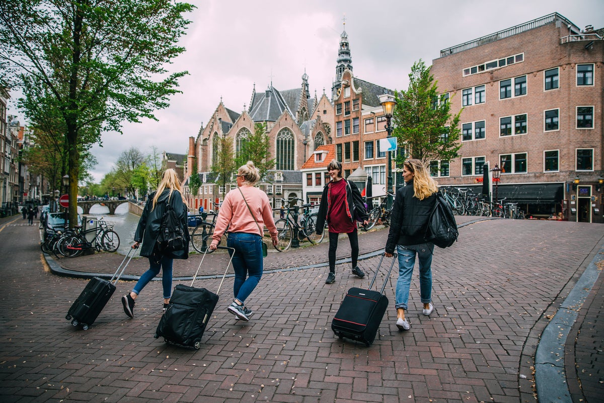 Amsterdam residents take legal action against authorities over mass tourism