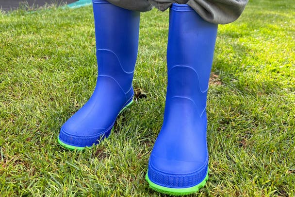 Testing the Mountain Warehouse plain kids wellies