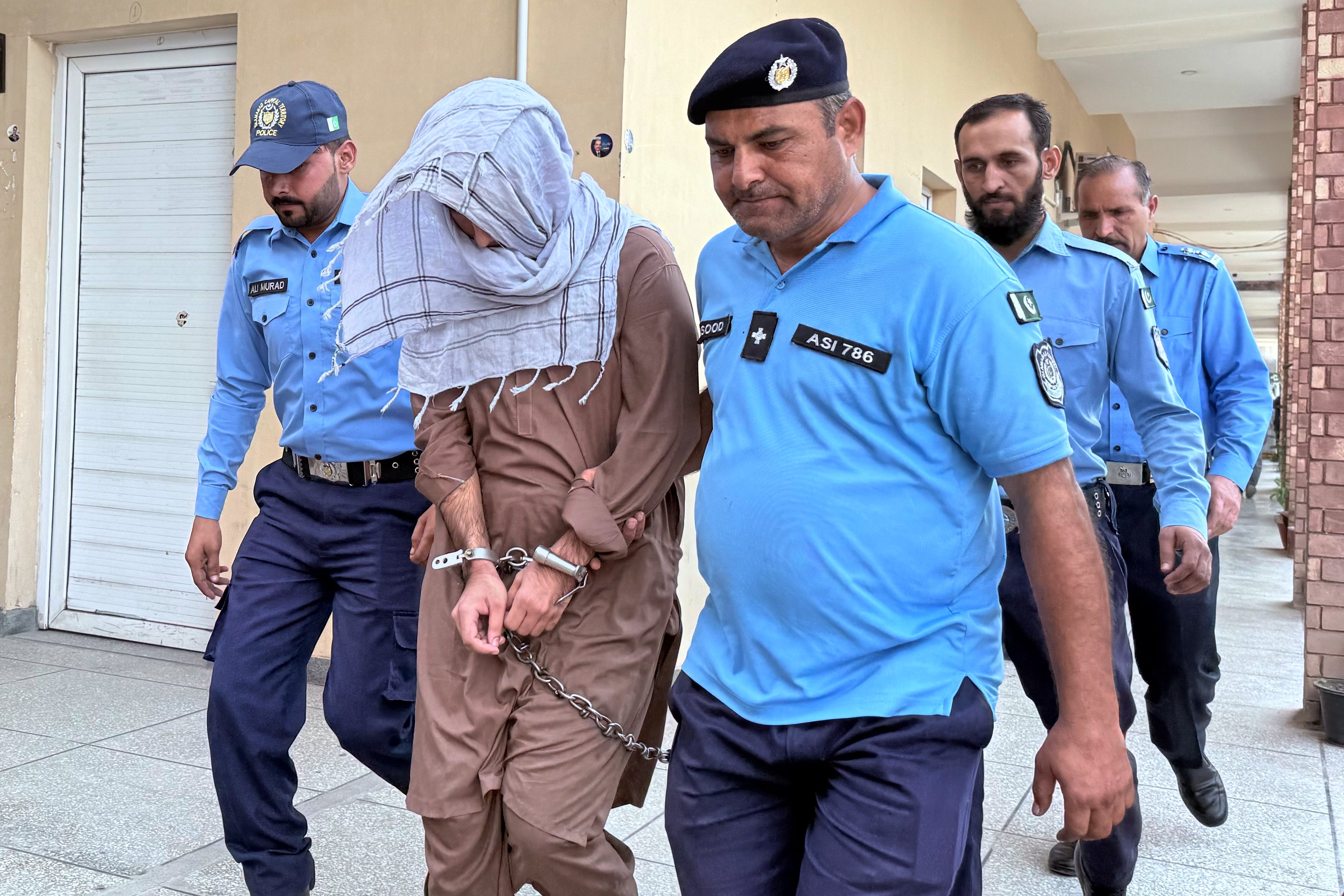 PAKISTAN JOVEN ASESINADA