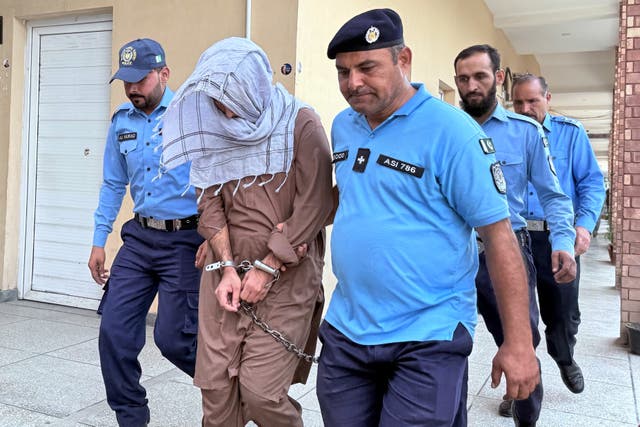 PAKISTAN JOVEN ASESINADA