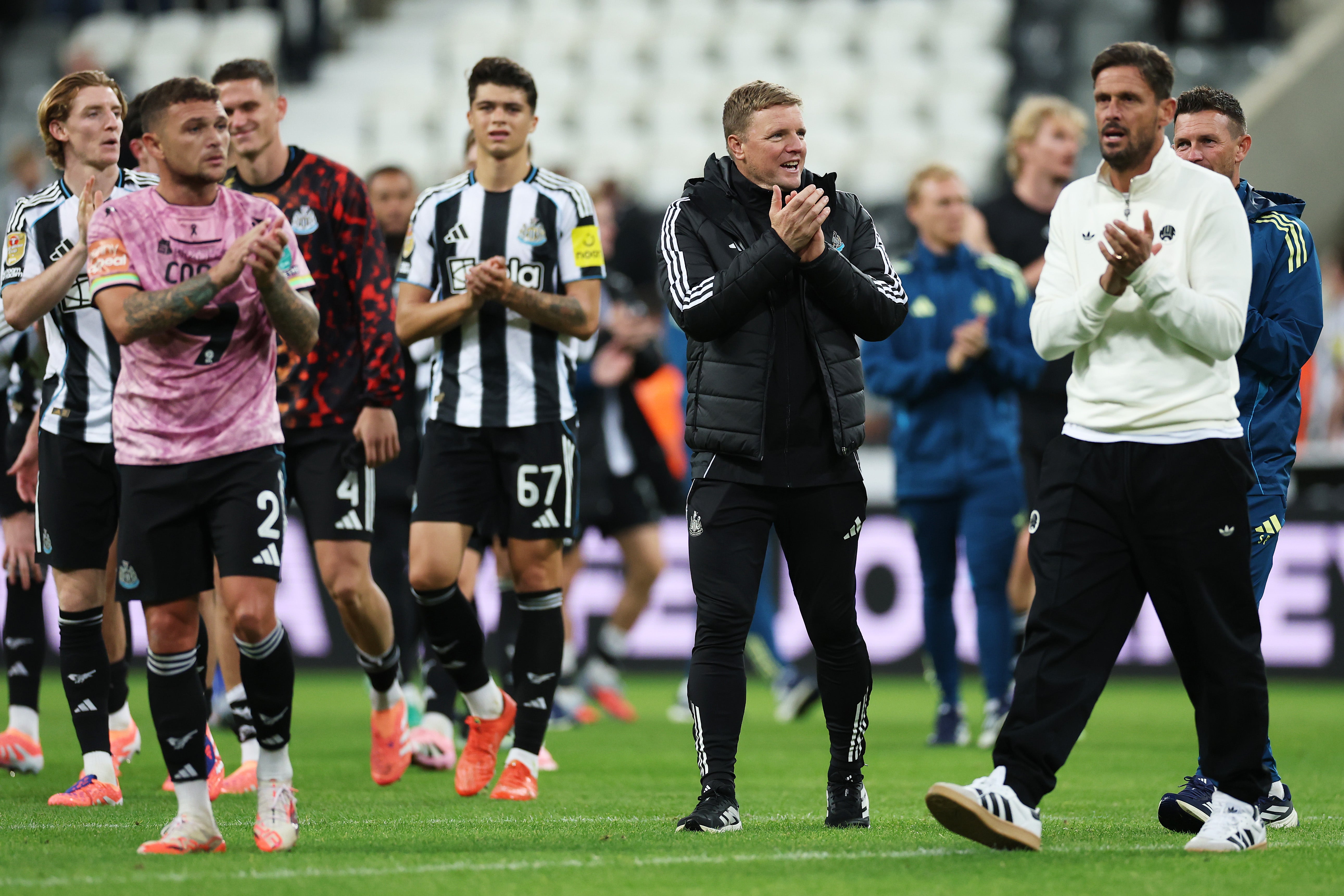 <p>Eddie Howe, Manager of Newcastle United, acknowledges the fans after the Carabao Cup Third Round match between Newcastle United and Bradford City</p>