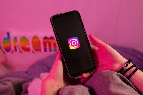 <p>Instagram states that official password reset emails originate solely from @mail.instagram.com, advising caution with other senders</p>