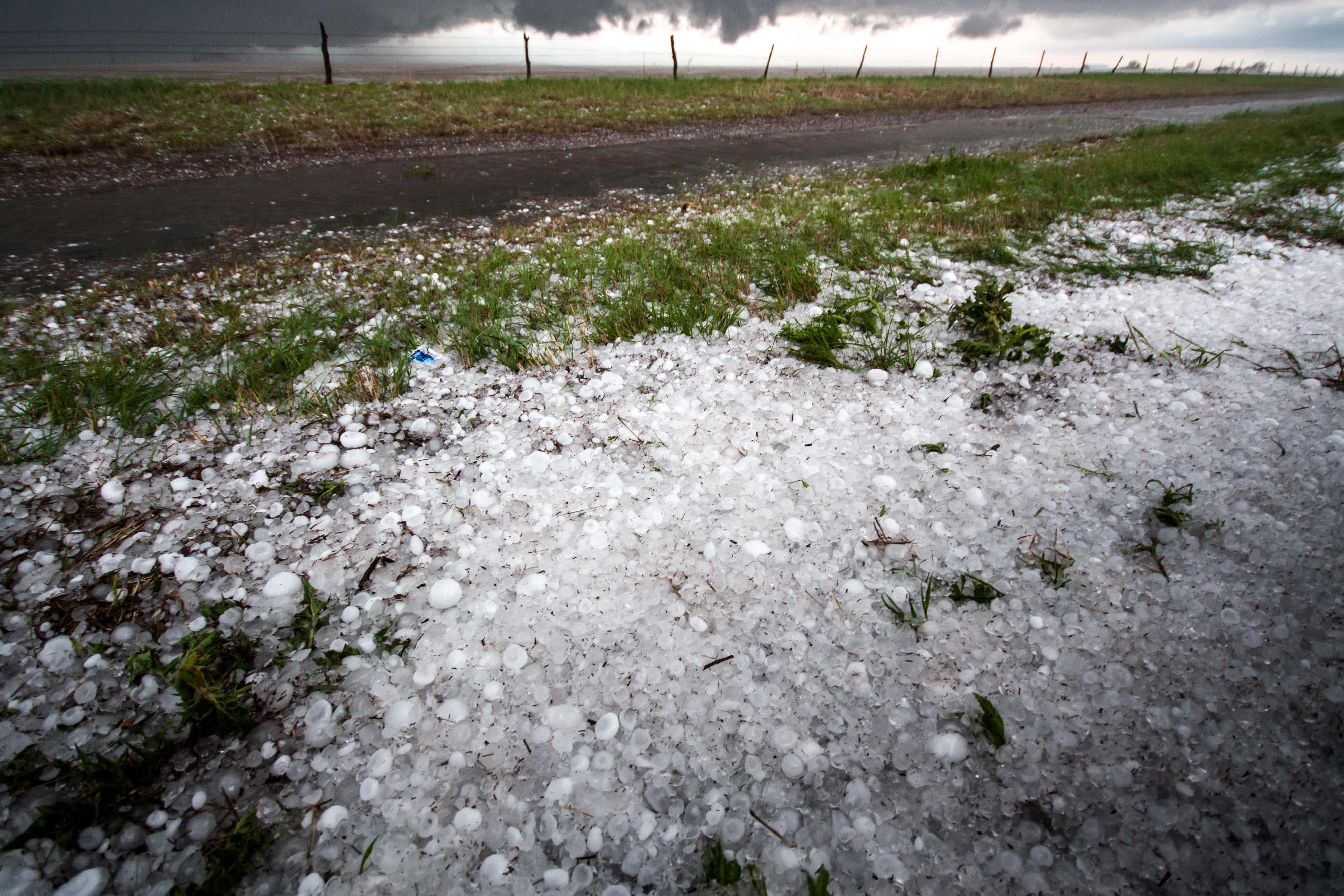 Severe hail has a diameter of 2cm, while very large hailstones can measure 5cm