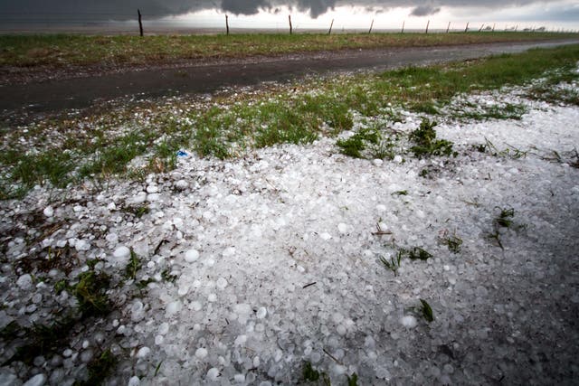 Severe hail has a diameter of 2cm, while very large hailstones can measure 5cm