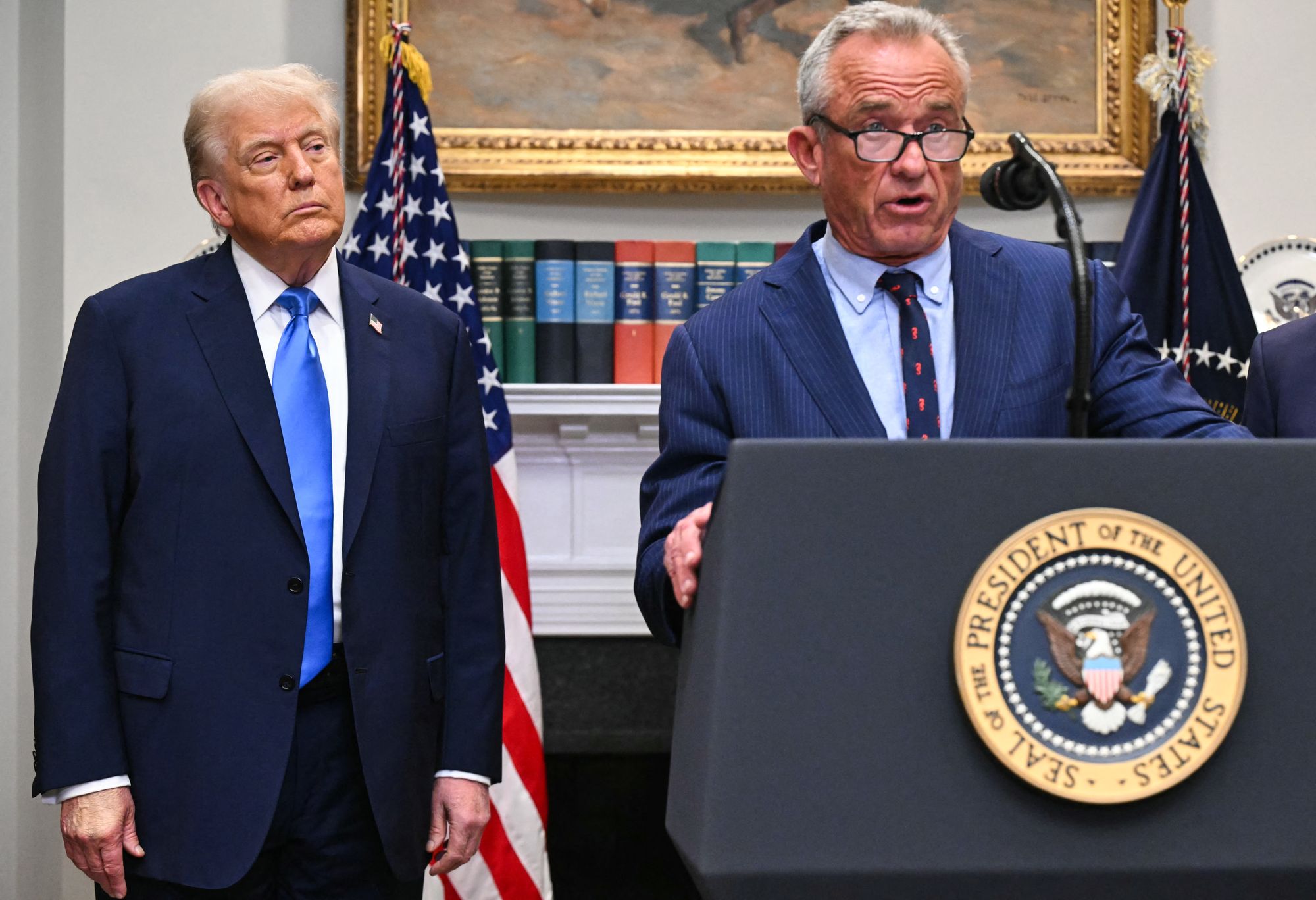 O presidente Donald Trump e o secretário de Saúde e Serviços Humanos, Robert F. Kennedy Jr., prometeram encontrar a causa raiz do autismo