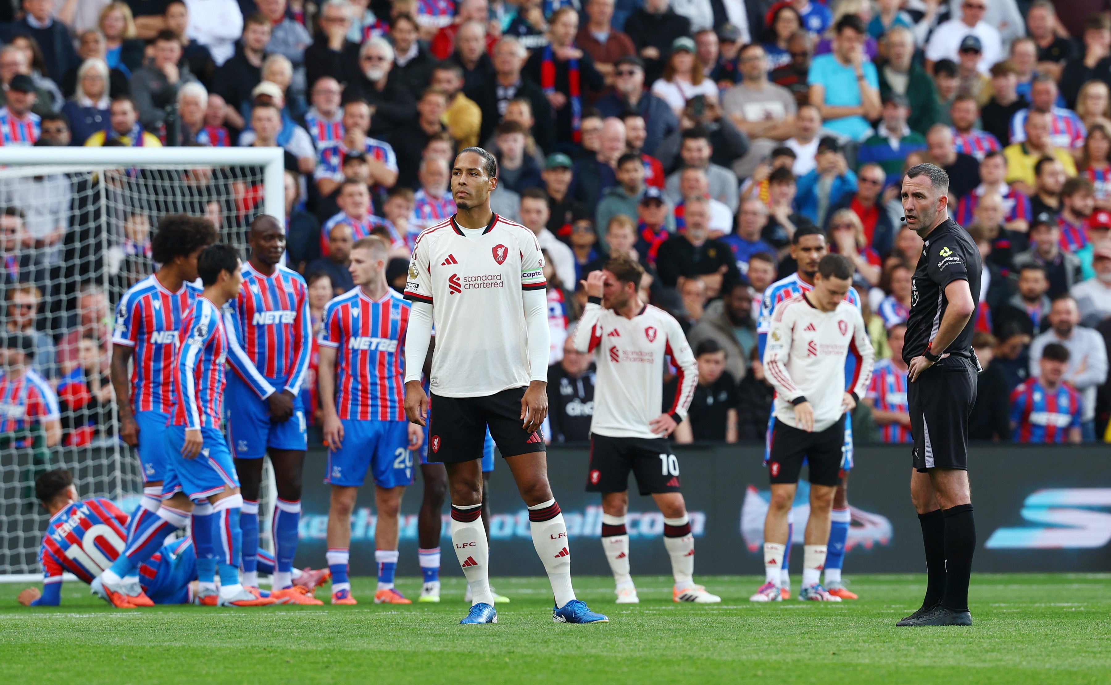 El juego entre Crystal Palace y Liverpool se detuvo durante aproximadamente siete minutos antes de reanudar