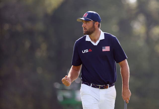 <p>Scottie Scheffler is fighting back on Saturday</p>