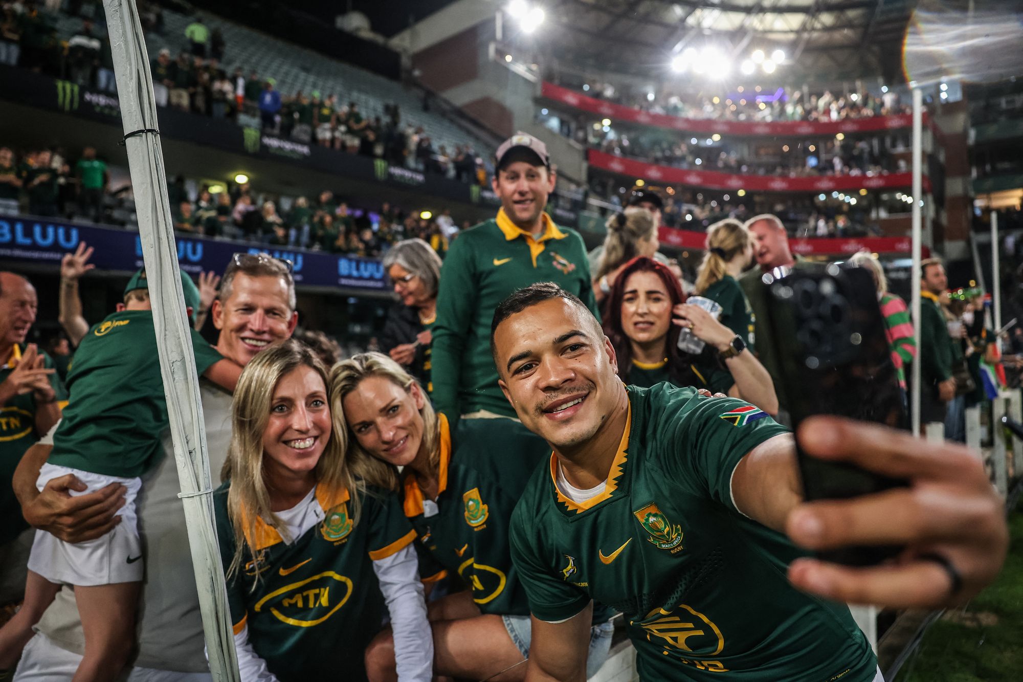 Cheslin Kolbe compensó su momento de locura en la primera mitad con un intento de la segunda mitad y podría celebrar con los fanáticos después de la victoria