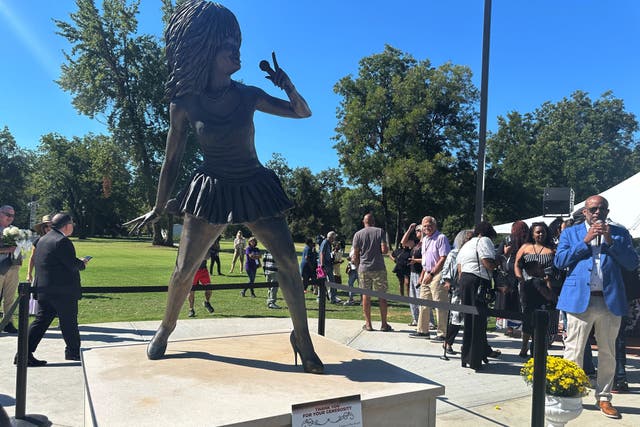 Tina Turner Statue