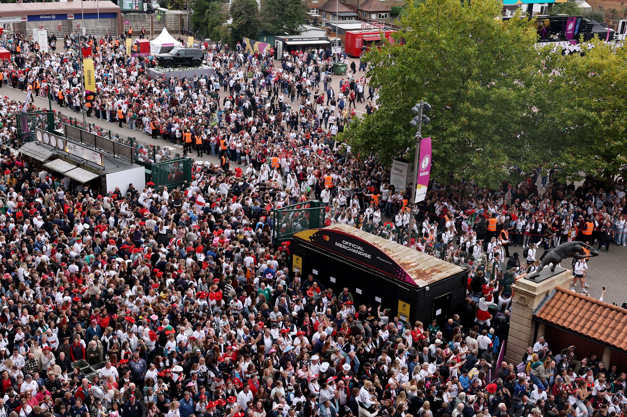 England arrived to a remarkable reception at Twickenham