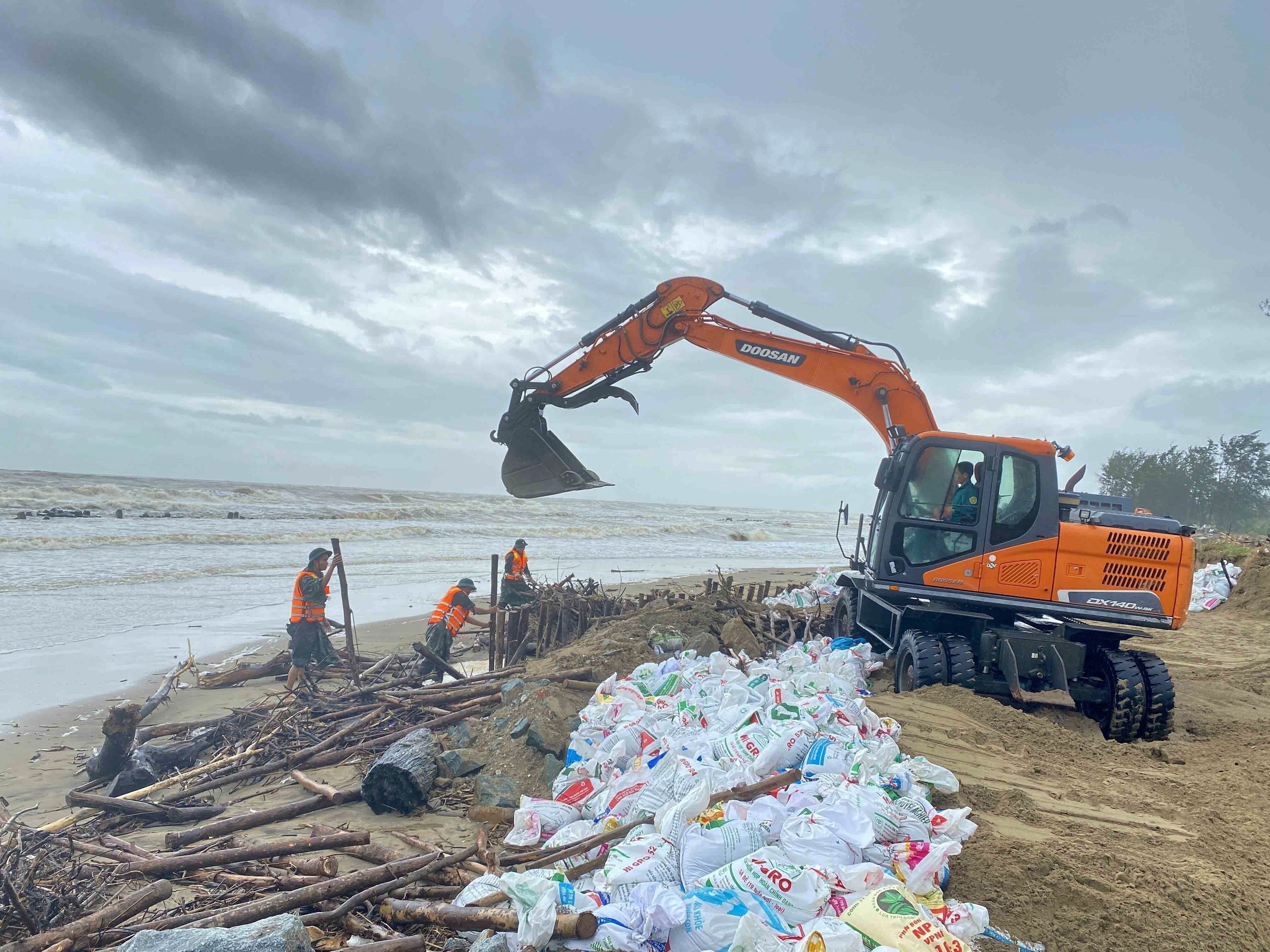 Workers reinforce dyke road ahead of Typhoon Bualoi in Ha Tinh, Vietnam, Sunday, 28 September 2025