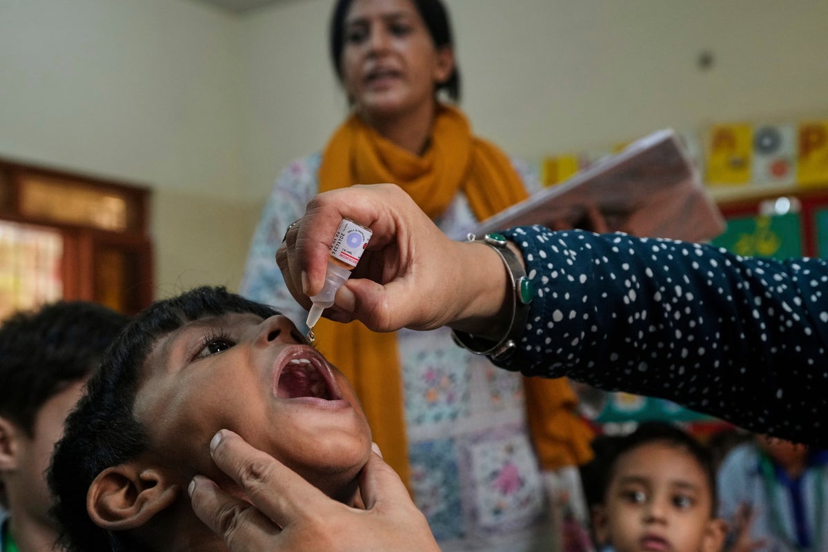 Pakistan police officer killed in attack by gunmen on a polio vaccine team