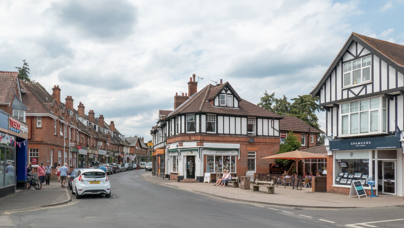 Mistletoe Cottage is close to the village of Brockenhurst