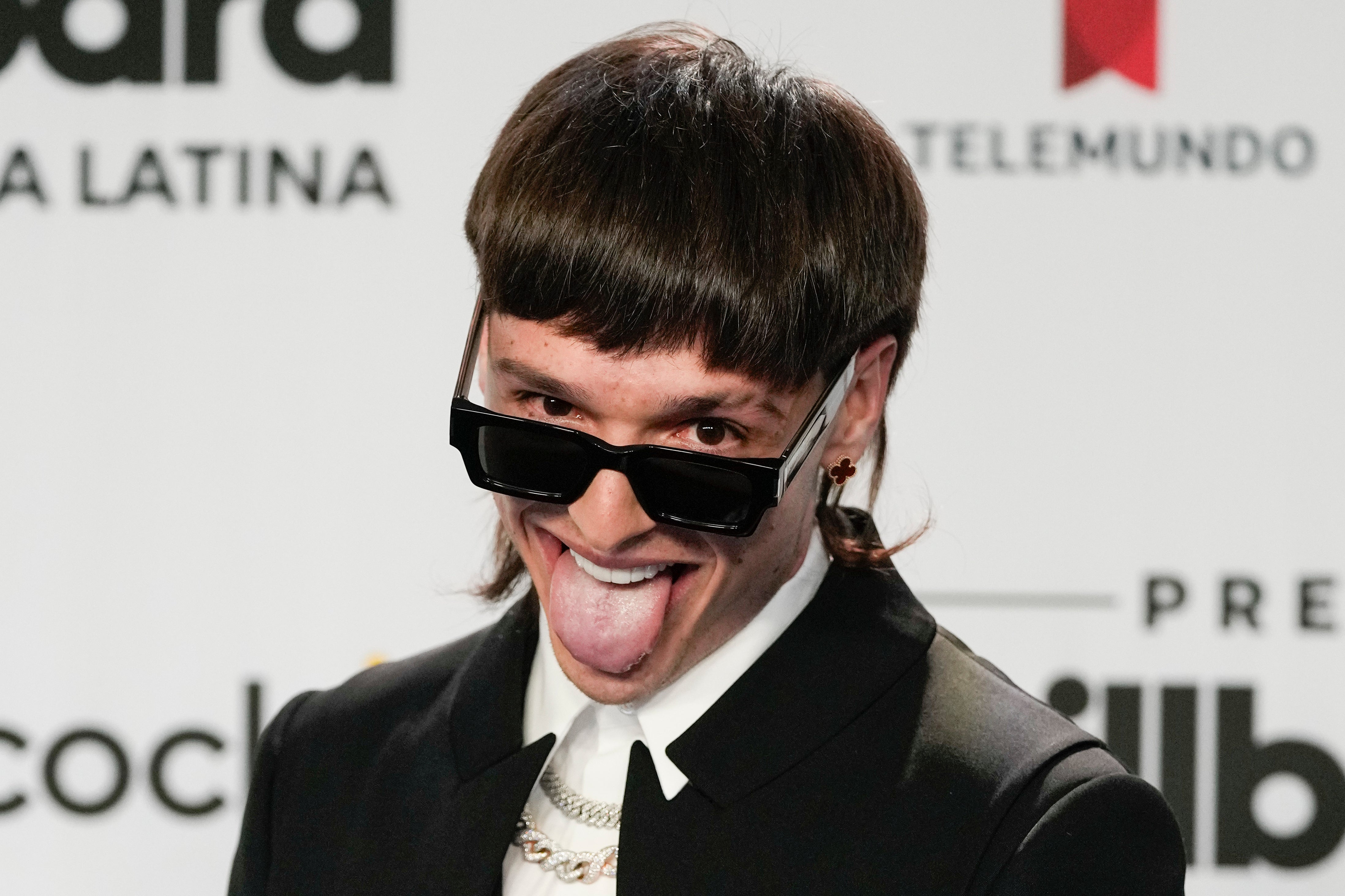 PREMIOS BILLBOARD-PESO PLUMA