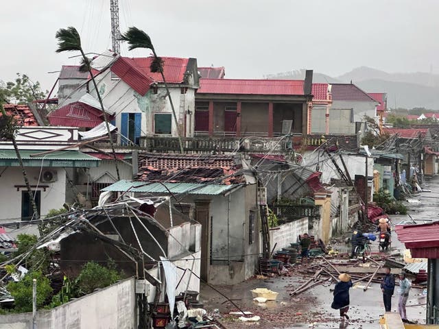 <p>Houses are damaged in the aftermath of typhoon Bualoi in Thanh Hoa, Vietnam</p>