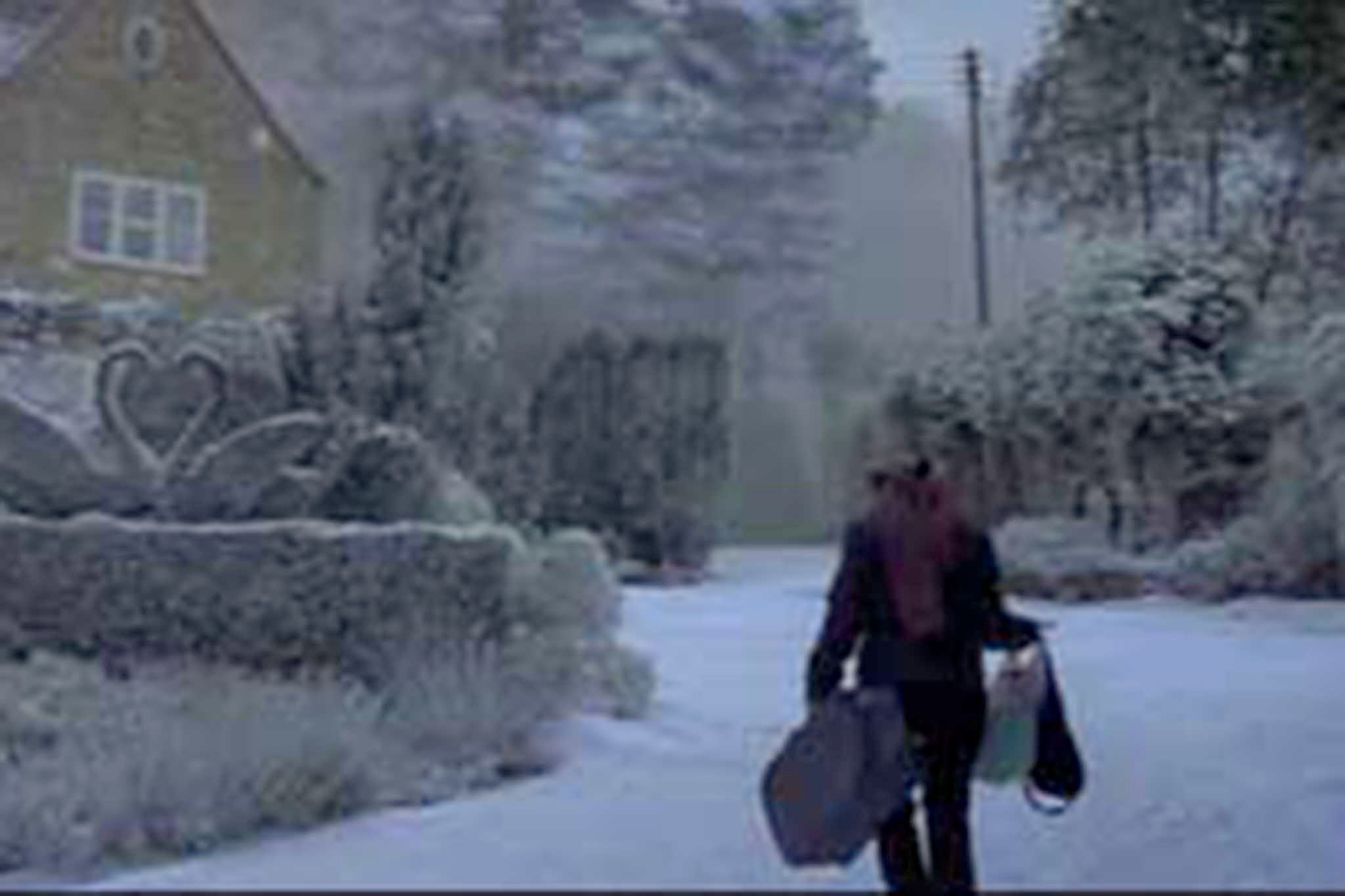 Renny Zelweger acted as Brijet Jones in the film, seen returning to his parents' homes for Christmas here