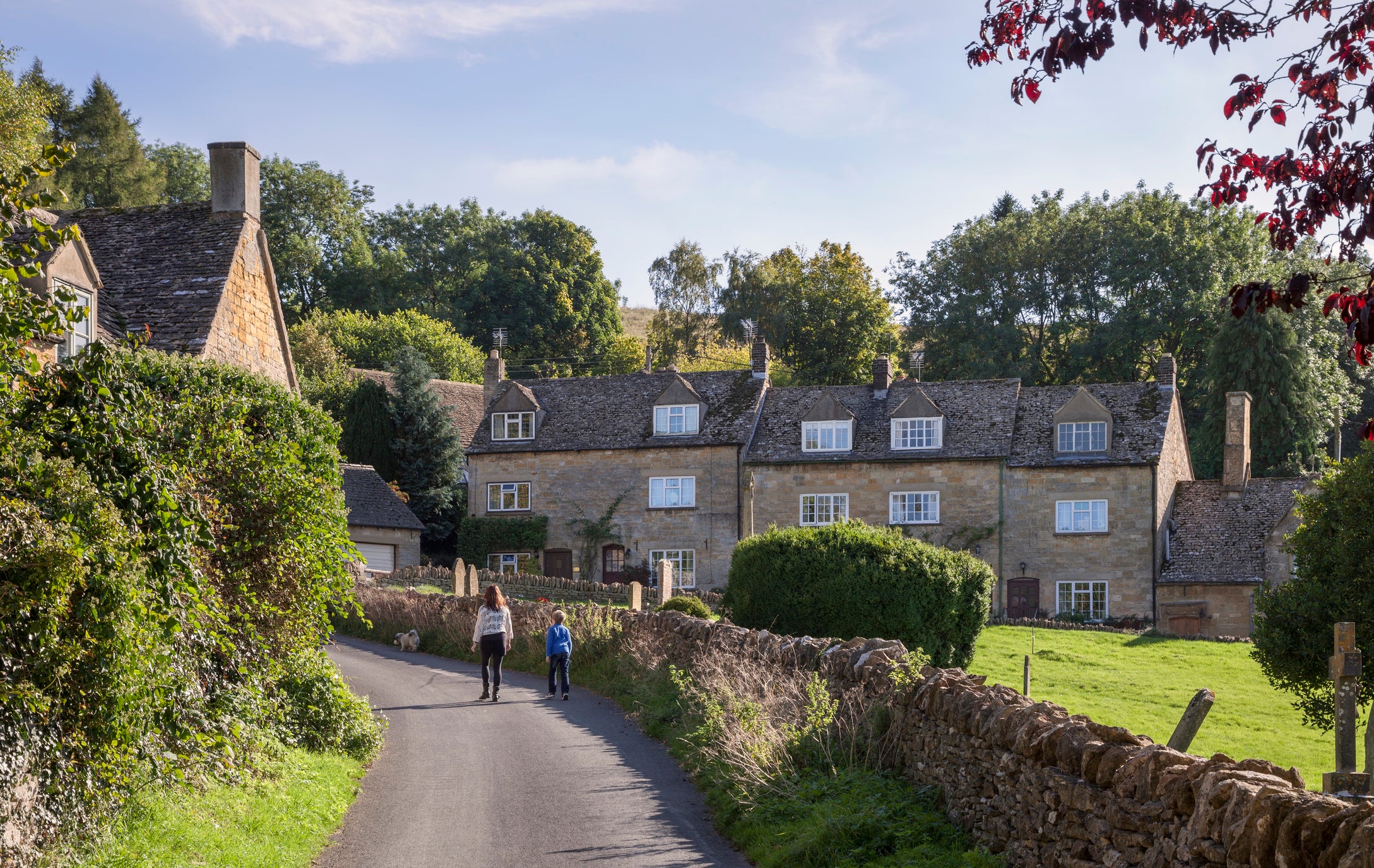 There are less than 200 people living in the community in the village, but there is a popular tour for tourists visiting London from London