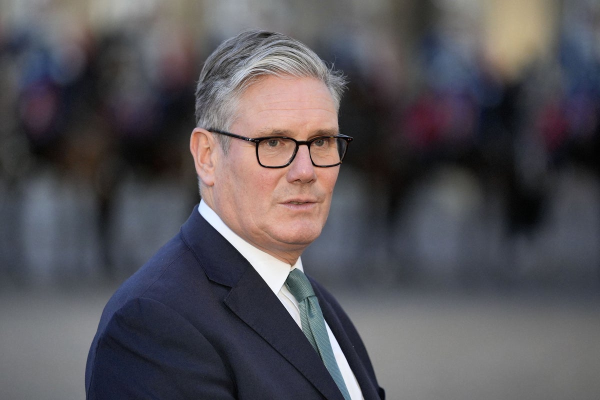 Keir Starmer in new asylum crackdown as he takes on ‘Farage boats’